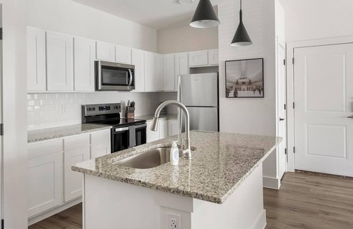 Venus Apartment | Landing | Amazing 1BD, Gym, Pool
