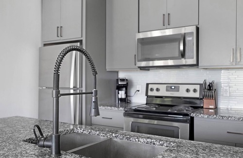 McNeil Apartment | Landing | Amazing 1BD, Gym, Pool