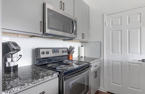 McNeil Apartment | Landing | Amazing 1BD, Gym, Pool