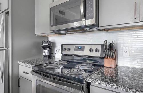 McNeil Apartment | Landing | Amazing 1BD, Gym, Pool
