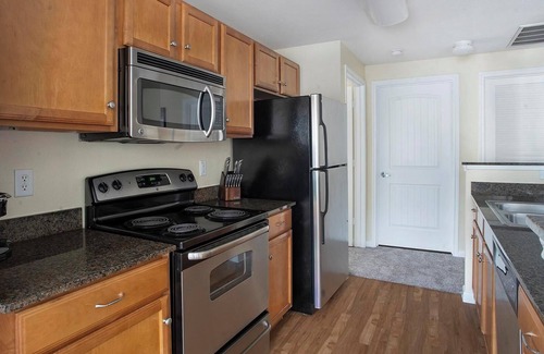 Sweetbriar Apartment | Landing | Amazing 1BD, Gym, Pool