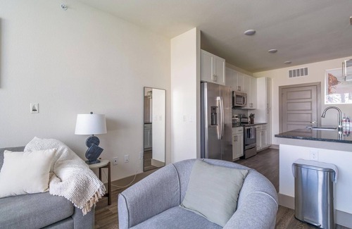 Conroe Apartment | Landing | Amazing 1BD, Gym, Yoga Studio