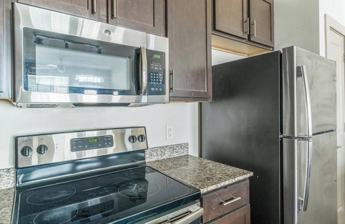 Spring Apartment | Landing | Amazing 1BD, Gym, Courtyard