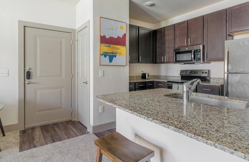 Spring Apartment | Landing | Amazing 1BD, Gym, Courtyard