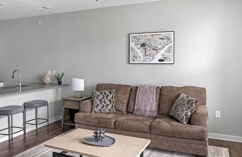 Madison Apartment | Landing | Amazing 1BD, Pool, Gym