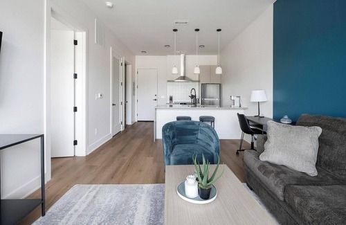 Inglewood Apartment | Landing | Amazing 1BD, Rooftop Lounge