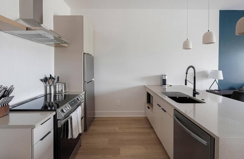 Inglewood Apartment | Landing | Amazing 1BD, Rooftop Lounge