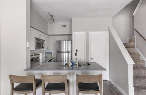 Fort Worth Apartment | Landing | Amazing 1BD, Pool, Gym