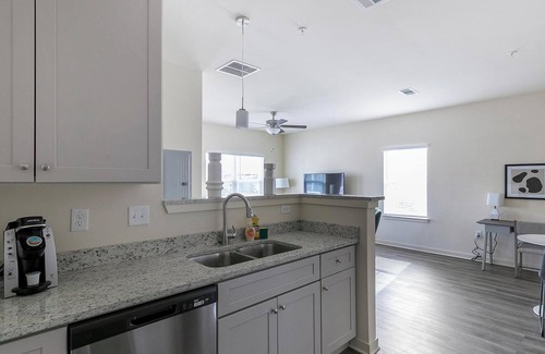 Fort Worth Apartment | Landing | Amazing 1BD, Gym, Yoga Studio