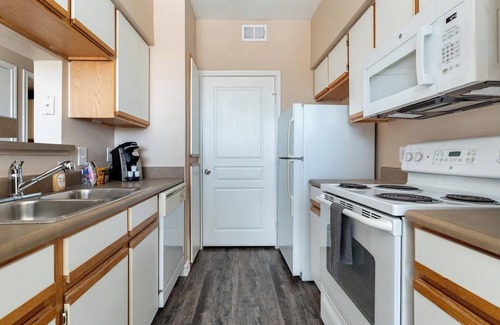 Fort Worth Apartment | Landing | Amazing 1BD, Gym, Pool