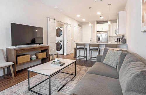 Wetmore Apartment | Landing | Amazing 1BD, Gym, Clubhouse