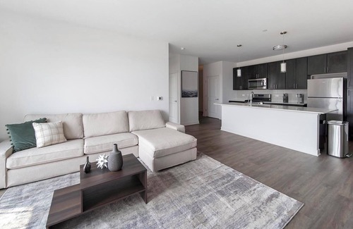 Schaumburg Apartment | Landing | Amazing 1BD, Pool, Gym