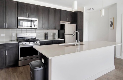 Schaumburg Apartment | Landing | Amazing 1BD, Pool, Gym