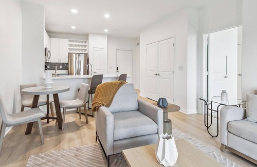 Eden Apartment | Landing | Amazing 1BD, Yoga Studio, Clubhouse