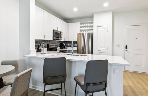 Eden Apartment | Landing | Amazing 1BD, Yoga Studio, Clubhouse