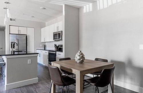 Allen Apartment | Landing | Amazing 1BD, Yoga Studio, Game Room