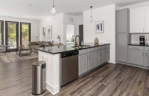 San Marco Apartment | Landing | Amazing 2BD, Pool, Gym