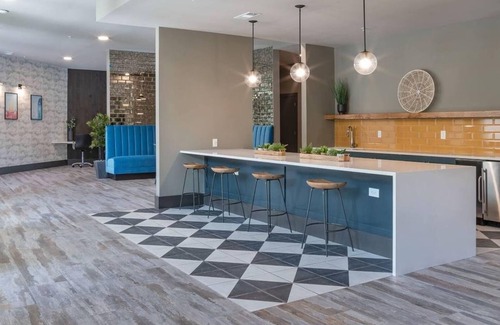 San Marco Apartment | Landing | Amazing 2BD, Pool, Gym