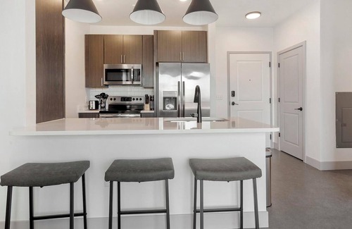 Richmond Apartment | Landing | Amazing 2BD, Clubhouse, Pool
