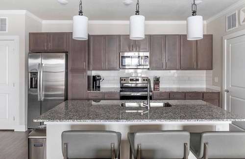 Huntsville Apartment | Landing | Amazing 2BD, Gym, Pool