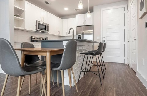 Wetmore Apartment | Landing | Amazing 2BD, Yoga Studio, Pool
