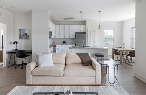Athens Apartment | Landing | Amazing 3BD, Yoga Studio, Gym