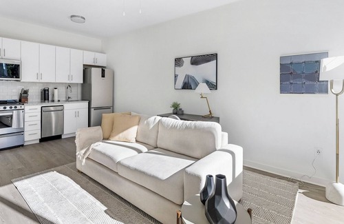 Five Points South Apartment | Landing | Amazing Studio, Rooftop Lounge, Pool