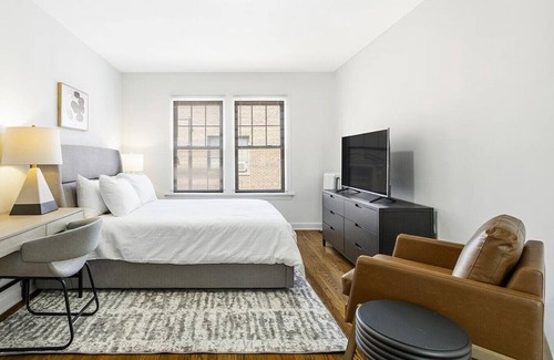 North Kenwood Apartment | Landing at 4455 S. Greenwood Avenue - Studio in Kenwood