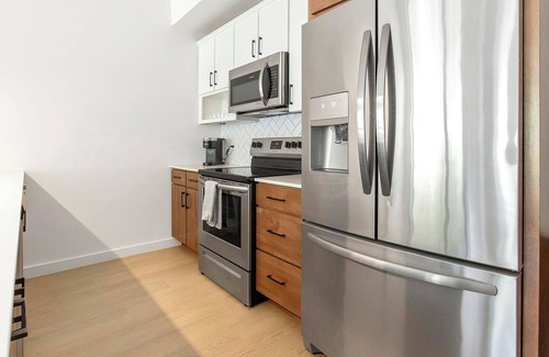 Little Italy Apartment | Landing at Baricelli - 1 Bedroom in University .
