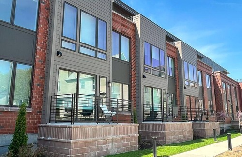 University Circle Apartment | Landing at Baricelli - 2 Bedrooms in University Circle