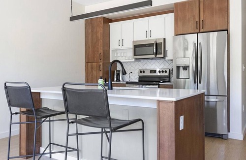 Little Italy Apartment | Landing at Baricelli - 2 Bedrooms in University Circle