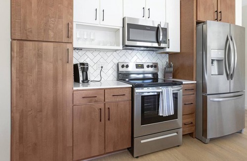 Little Italy Apartment | Landing at Baricelli - 2 Bedrooms in University Circle