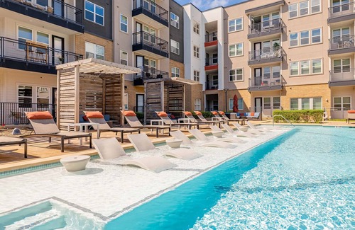 Montopolis Apartment | Landing at Bridge at Henley - 2 Bedrooms in Mon.
