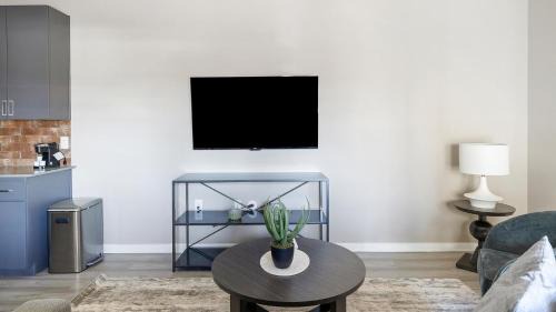 Warehouse District Apartment | Landing at Brix Warehouse District - Phoenix