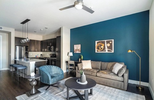 Central Business District Apartment | Landing at Canal 1535 - 1 Bedroom in Central Bu.