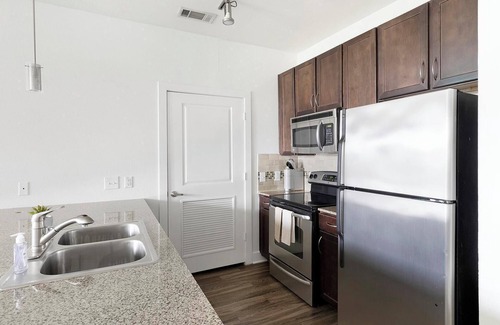 Park Central Apartment | Landing at City North - Studio in Valley Ranch