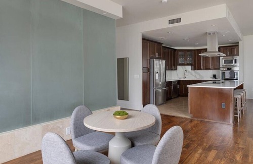 Uptown Apartment | Landing at Cortland on McKinney - 2 Bedrooms in Downtown Dallas