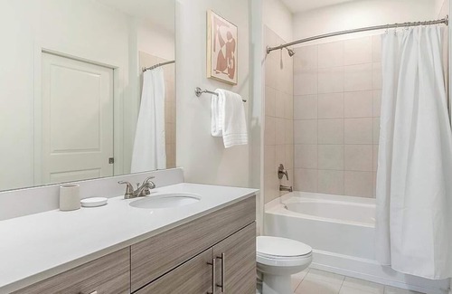 Crabtree Apartment | Landing at Crabtree Lakeside Residences - 1 Bedroom in Northwest Raleigh