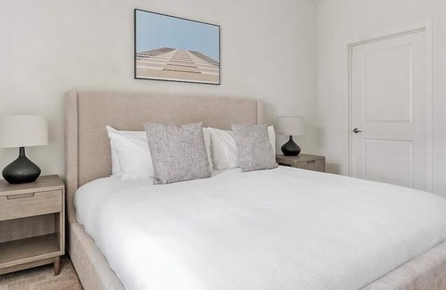 Crabtree Apartment | Landing at Crabtree Lakeside Residences - 1 Bedroom in Northwest Raleigh