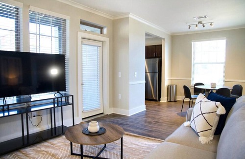 Briargate Apartment | Landing at Crowne at Briargate - 3 Bedrooms in Briargate