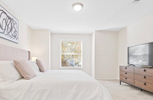 Winston - Salem Apartment | Landing at Crowne Club Apartments - 2 Bedrooms in Downtown Winston Salem