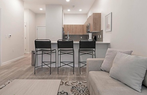 Florida Center Apartment | Landing at Deseo Grande - 1 Bedroom in Southwes.