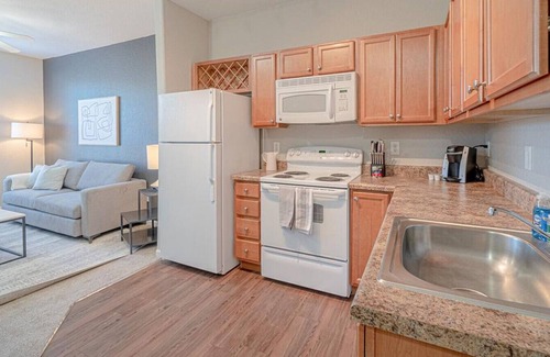 Antioch Apartment | Landing at Discovery at Mountain View - Studio in Downtown Antioch