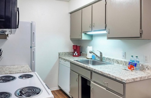 South Tulsa Apartment | Landing at Echo Trail Apartments - 2 Bedrooms i.