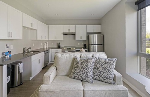 Nashville Apartment | Landing at Fifty Forty Flats - Studio in Lenox Village