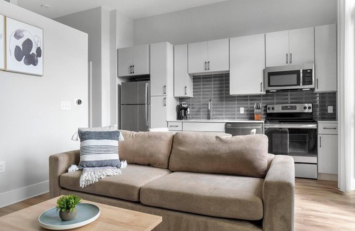 Downtown Apartment | Landing at Foster on the Park - 1 Bedroom in Do.
