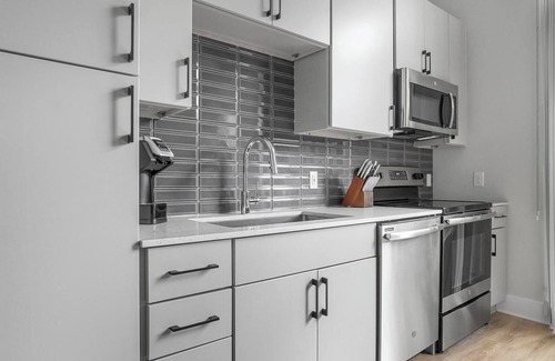 Downtown Apartment | Landing at Foster on the Park - 1 Bedroom in Do.