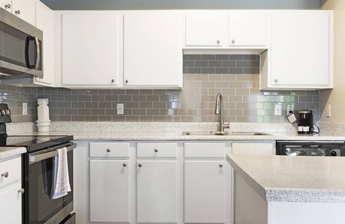 Euless Apartment | Landing at Franciscan At Bear Creek - 2 Bedrooms in Downtown Euless