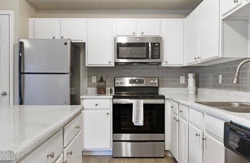 Euless Apartment | Landing at Franciscan At Bear Creek - 2 Bedrooms in Downtown Euless