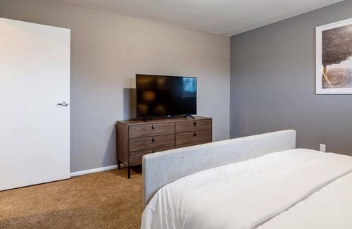 Carmel Apartment | Landing at Gramercy - 1 Bedroom in Downtown Carmel